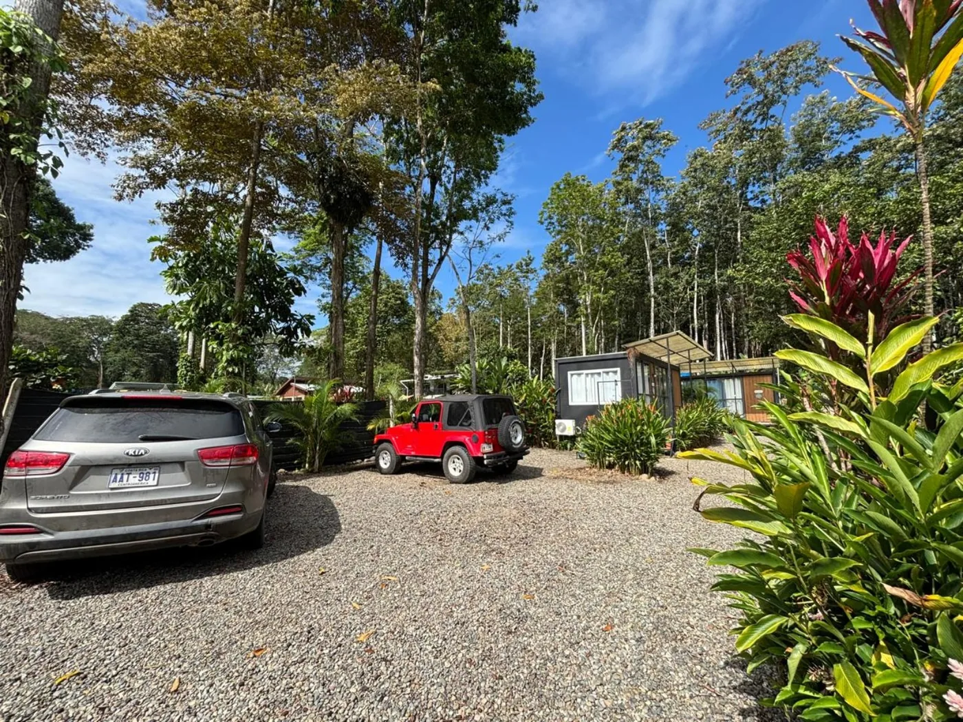 Pura Vida Private Retreat y parqueo